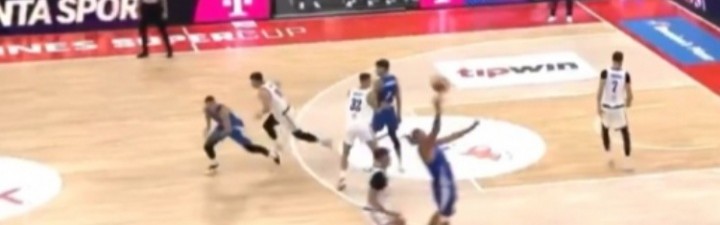 奥运会-这胖子的想象力不得了~约基奇又献天秀传球 空中单手往后甩传队友