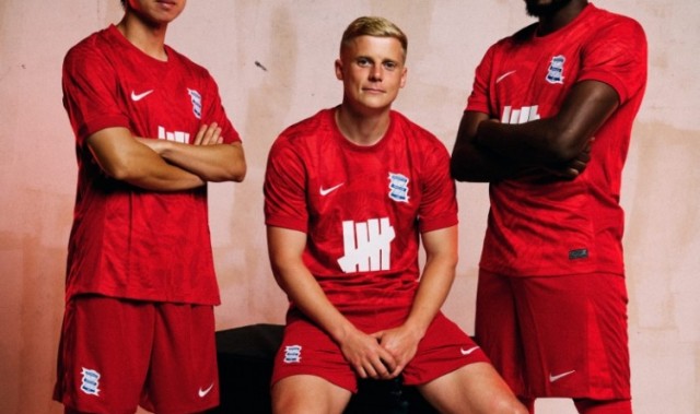 体育资讯-博主：伯明翰发布新赛季第三球衣，与津门虎主场球衣同一模版