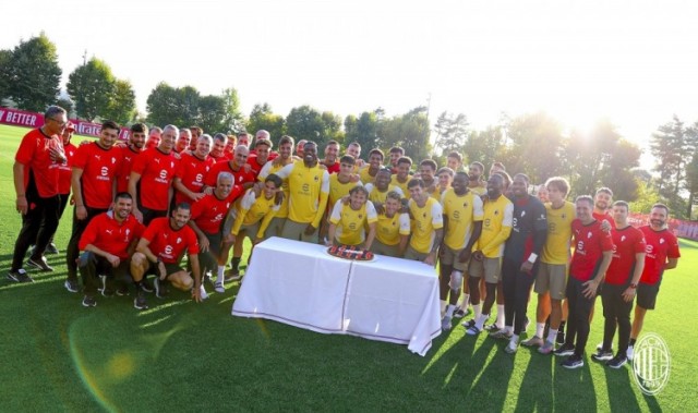 米兰官方更新社交媒体，晒全队为莫德里奇过40岁生日