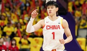 体育竞技-曾凡博去年就曾到德国治疗&amp;效果不错 他很想代表男篮出战亚洲杯