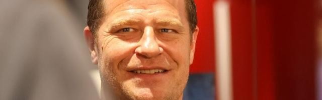 体育赛事-埃贝尔：知道阿隆索会留药厂，拜仁一直在找其他人